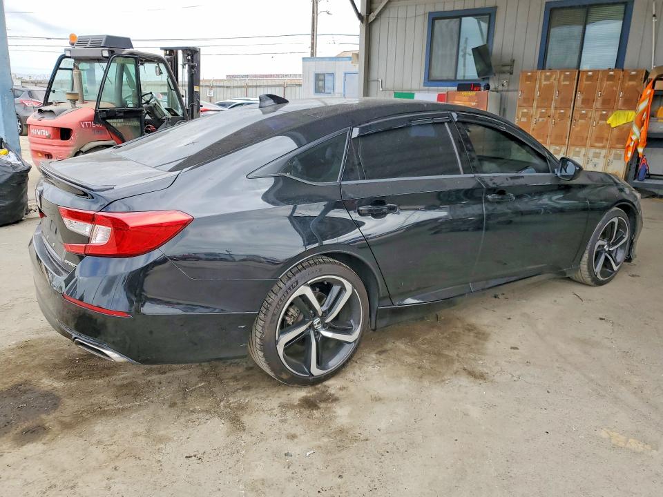 Продажа на аукционе авто 2018 Honda Accord, vin: 1HGCV1F39JA183997, номер лота: 69433676
