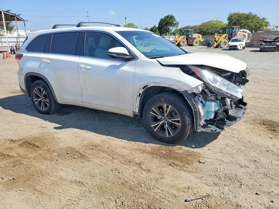 2017 Toyota Highlander მანქანა იყიდება აუქციონზე, vin: 5TDZZRFH4HS213640, აუქციონის ნომერი: 68979186