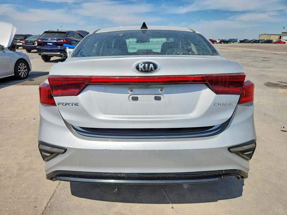 2021 Kia Forte მანქანა იყიდება აუქციონზე, vin: 3KPF24AD3ME334288, აუქციონის ნომერი: 70466896