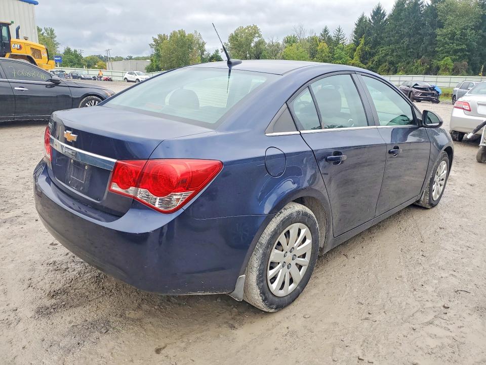 2011 Chevrolet Cruze მანქანა იყიდება აუქციონზე, vin: 1G1PC5SH2B7245956, აუქციონის ნომერი: 70144206