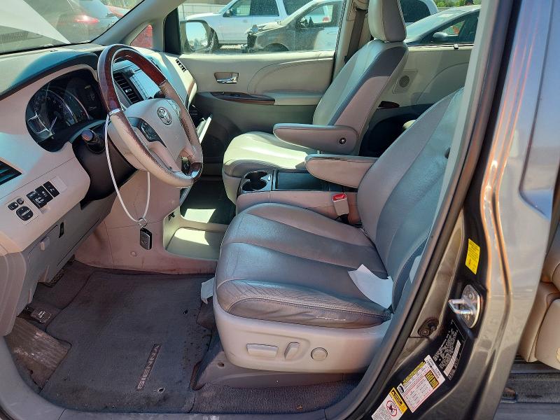 67214576 :رقم المزاد ، 5TDYK3DCXBS024163 vin ، 2011 Toyota Sienna مزاد بيع