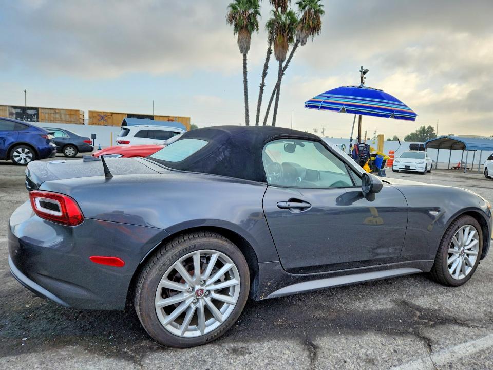 Aukcja sprzedaży 2017 Fiat 124 Spider, vin: JC1NFAEK1H0110861, numer aukcji: 68384076