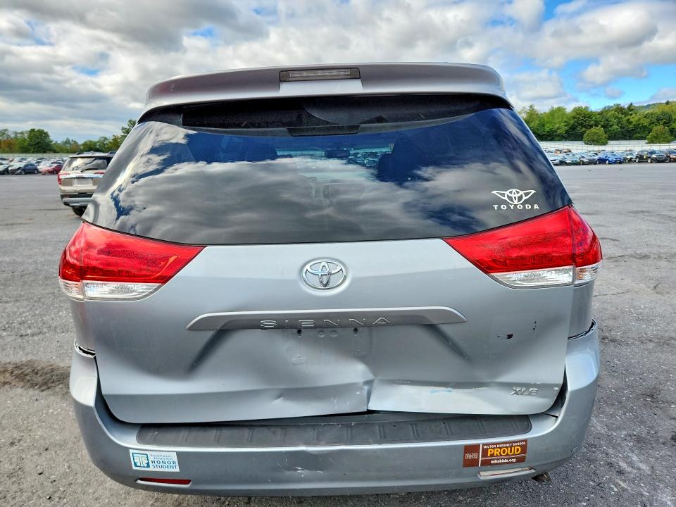 2014 Toyota Sienna მანქანა იყიდება აუქციონზე, vin: 5TDYK3DC0ES501333, აუქციონის ნომერი: 71114866