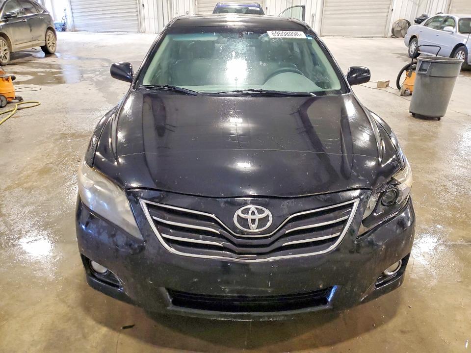 69598096 :رقم المزاد ، 4T1BF3EK7BU212064 vin ، 2011 Toyota Camry مزاد بيع
