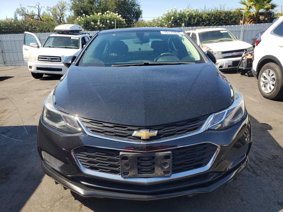 70176846 :رقم المزاد ، 1G1BE5SM7J7179419 vin ، 2018 Chevrolet Cruze مزاد بيع