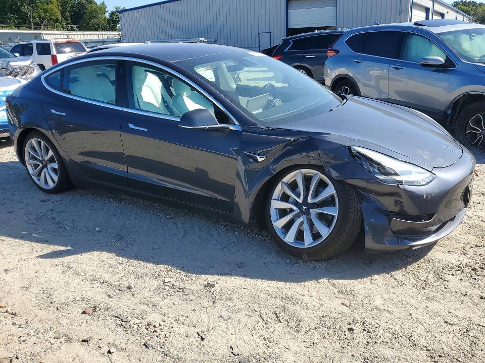 Продажа на аукционе авто 2018 Tesla Model 3, vin: 5YJ3E1EB1JF097212, номер лота: 68685556