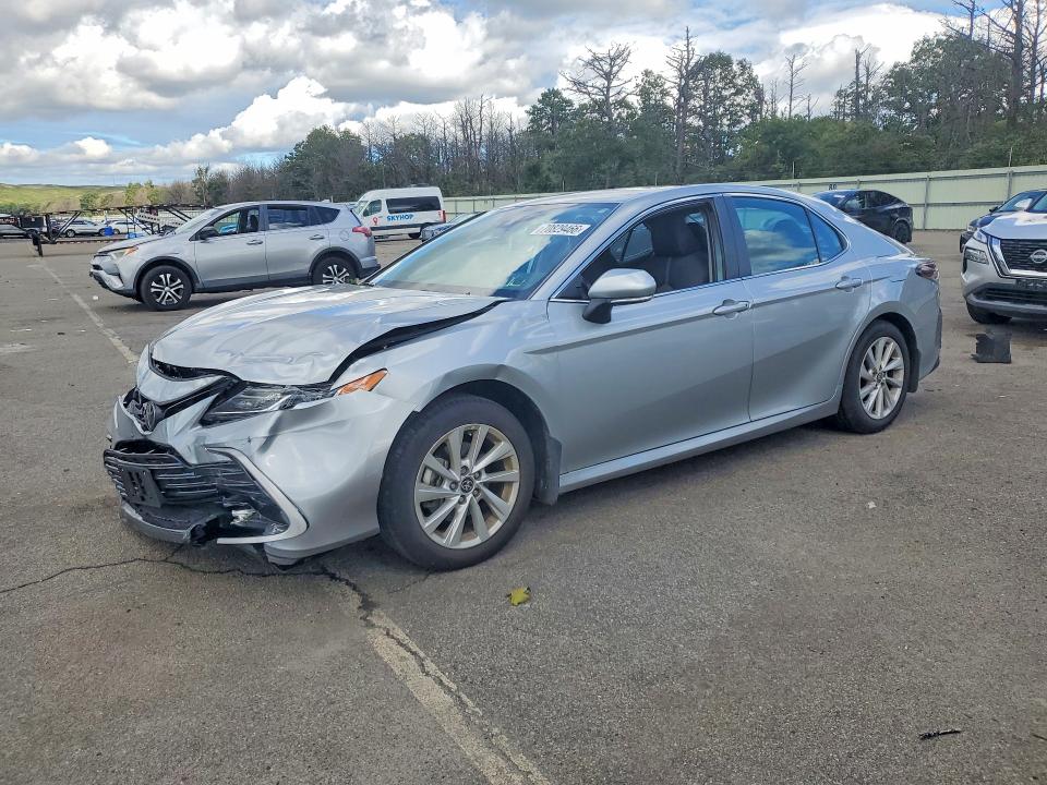70829466 :رقم المزاد ، 4T1C11BK6RU114603 vin ، 2024 Toyota Camry مزاد بيع