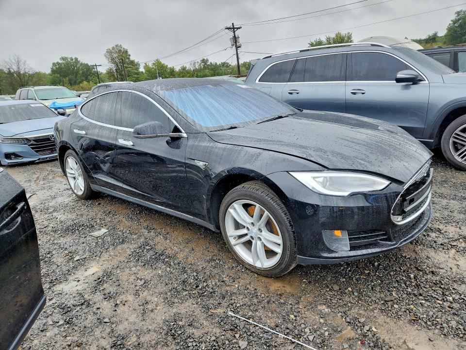 70113606 :رقم المزاد ، 5YJSA1AC5DFP10085 vin ، 2013 Tesla Model S مزاد بيع