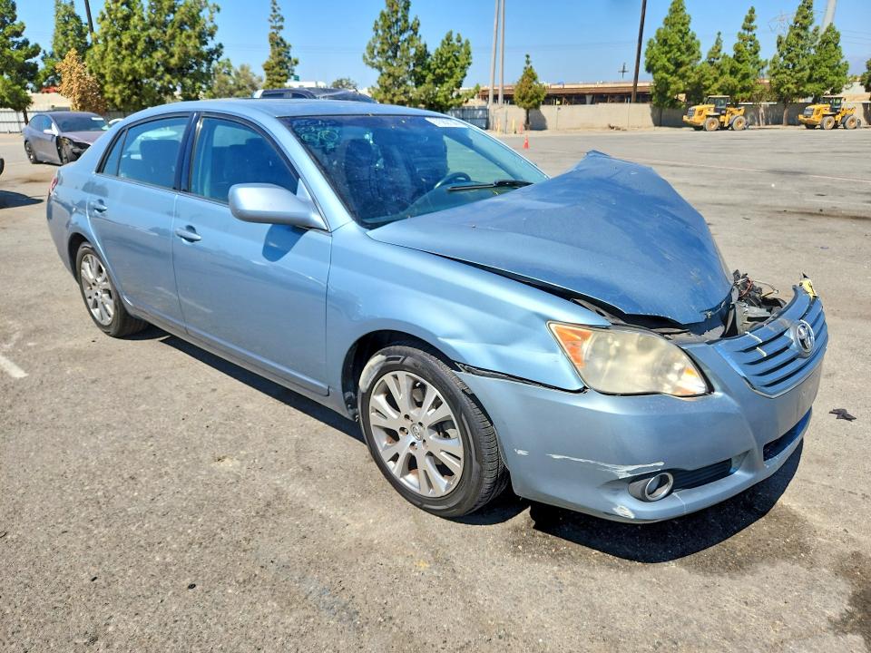 67562136 :رقم المزاد ، 4T1BK36BX8U282287 vin ، 2008 Toyota Avalon مزاد بيع