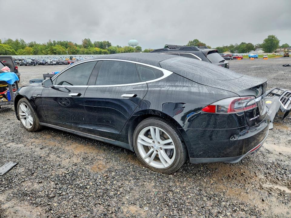 70113606 :رقم المزاد ، 5YJSA1AC5DFP10085 vin ، 2013 Tesla Model S مزاد بيع