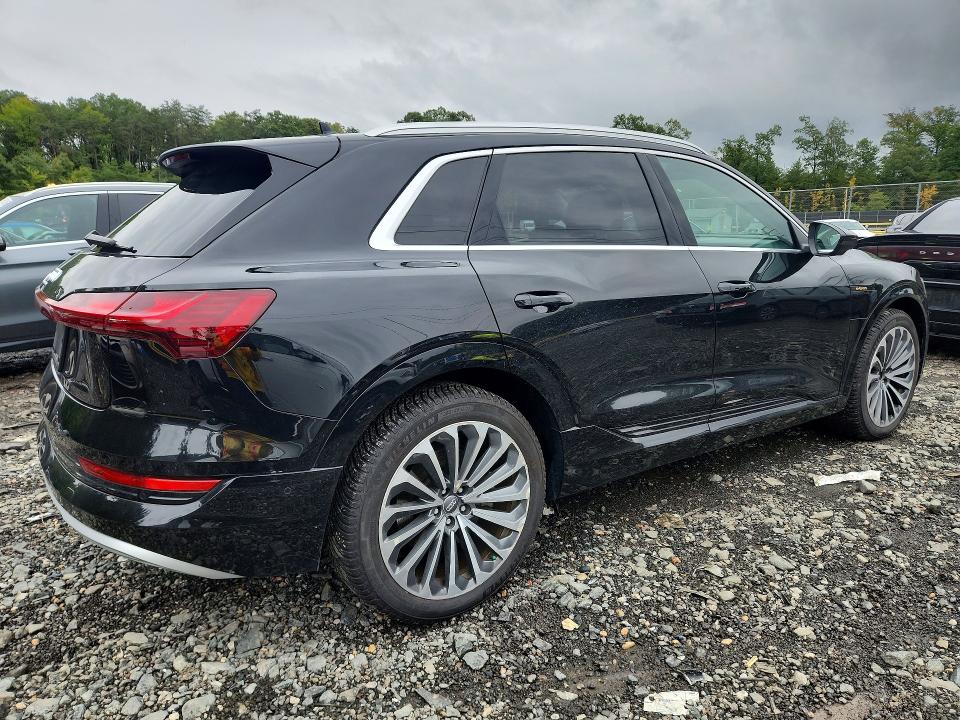 2019 Audi E-tron მანქანა იყიდება აუქციონზე, vin: WA1VAAGE9KB025085, აუქციონის ნომერი: 69882586