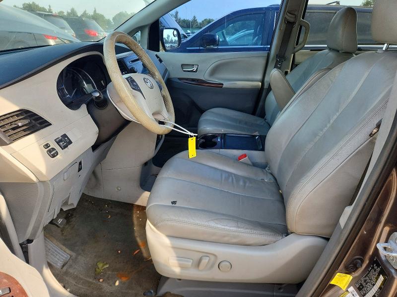 67353286 :رقم المزاد ، 5TDYK3DC9BS154273 vin ، 2011 Toyota Sienna مزاد بيع