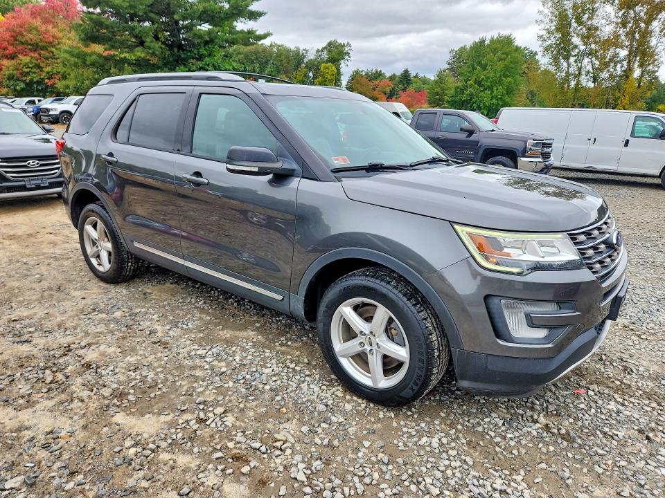 70942996 :رقم المزاد ، 1FM5K8DH3HGE40453 vin ، 2017 Ford Explorer مزاد بيع