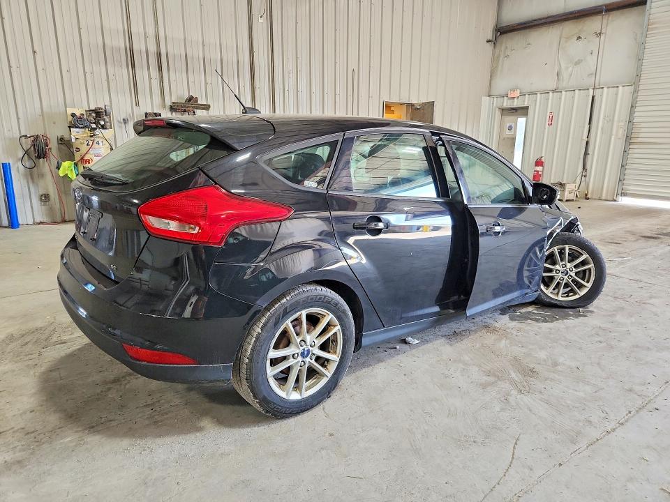 70033106 :رقم المزاد ، 1FADP3K29HL246462 vin ، 2017 Ford Focus مزاد بيع