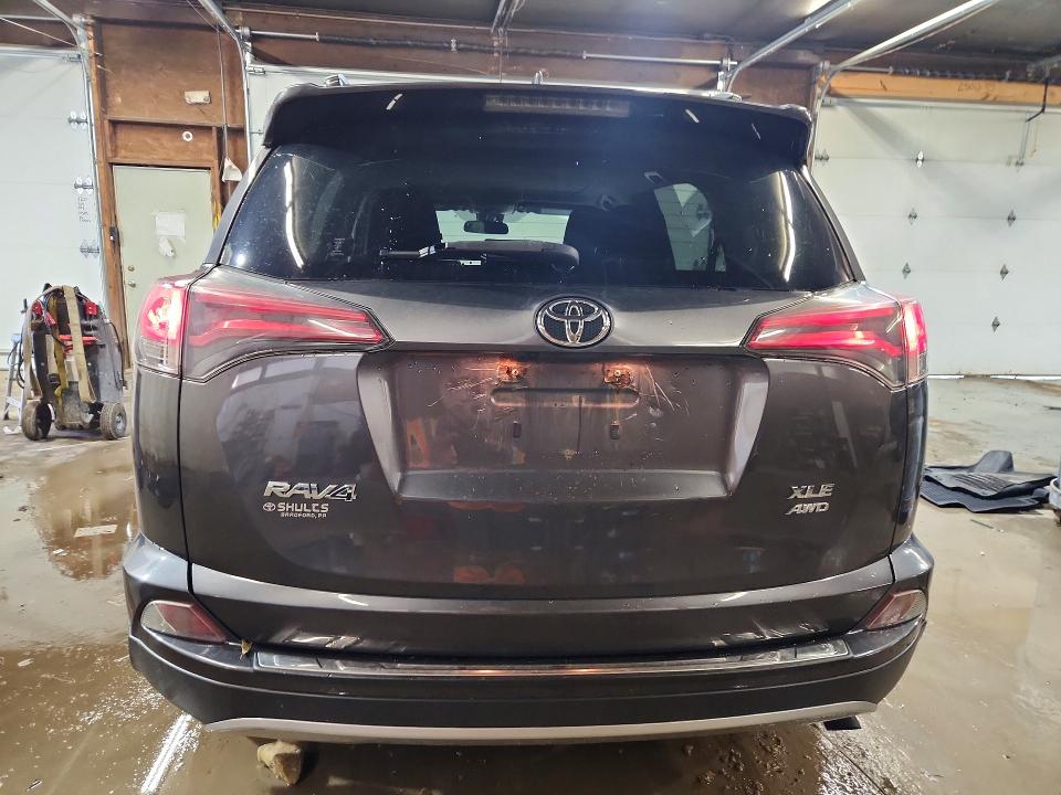 Продажа на аукционе авто 2018 Toyota Rav4, vin: JTMRFREV5JJ724504, номер лота: 68676026