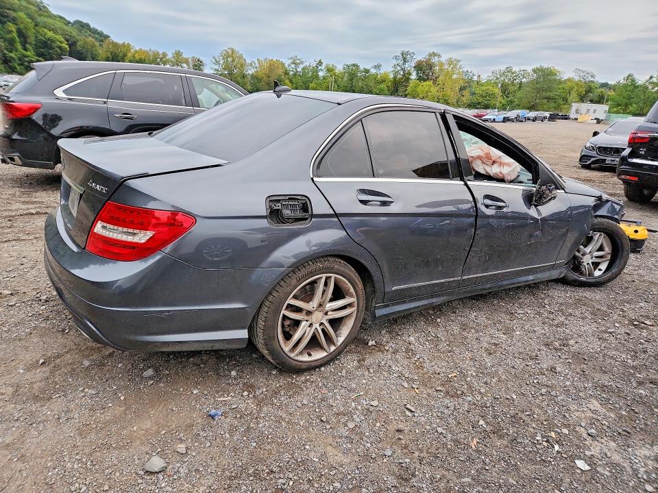 2013 Mercedes-benz C მანქანა იყიდება აუქციონზე, vin: WDDGF8AB8DR242439, აუქციონის ნომერი: 70006716