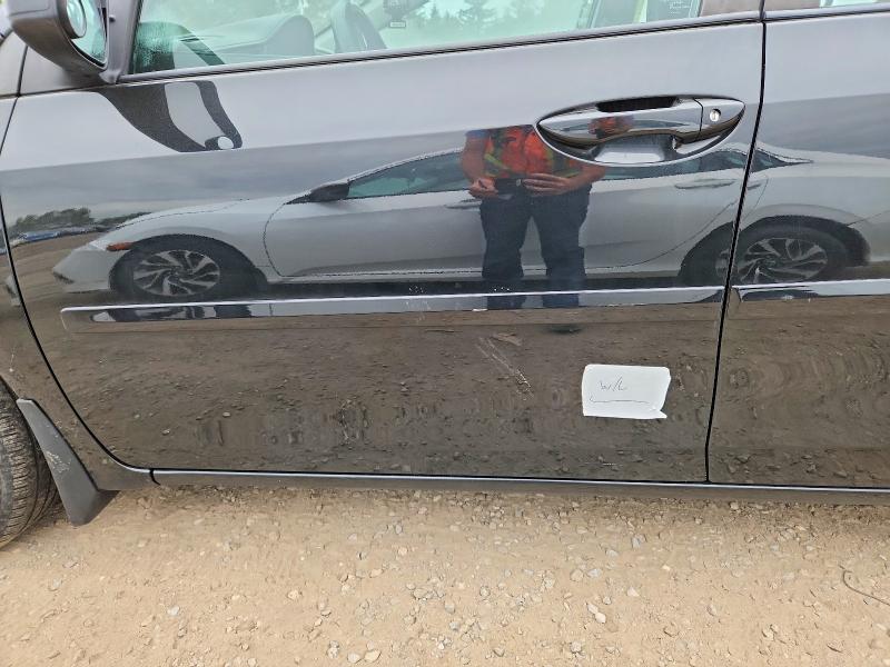 Auction sale of the 2018 Toyota Corolla, vin: 2T1BURHE3JC005833, lot number: 70865156