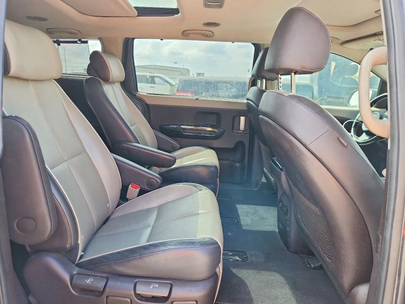 68894266 :رقم المزاد ، KNDME5C12F6045323 vin ، 2015 Kia Sedona مزاد بيع