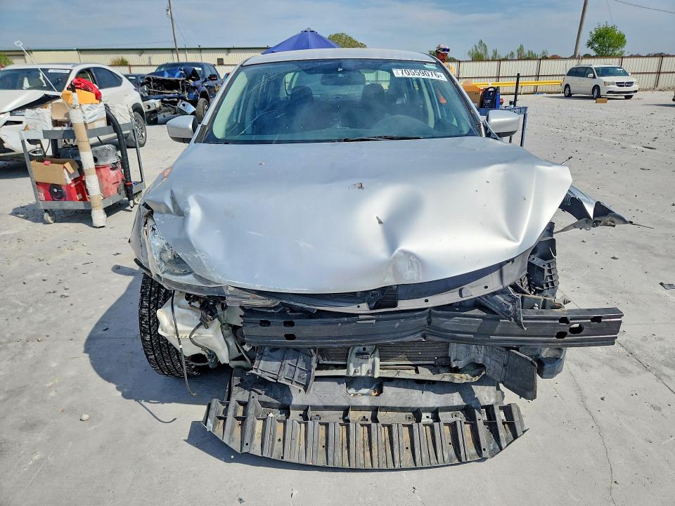 2014 Nissan Sentra მანქანა იყიდება აუქციონზე, vin: 3N1AB7AP2EL697784, აუქციონის ნომერი: 70559076