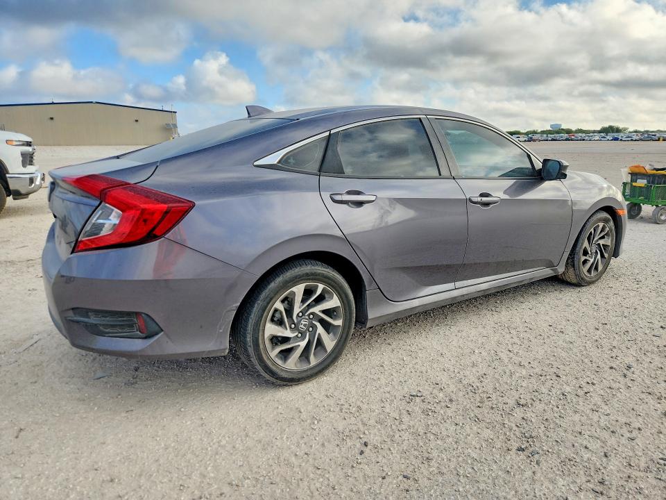 68954616 :رقم المزاد ، 19XFC2F76HE051779 vin ، 2017 Honda Civic مزاد بيع