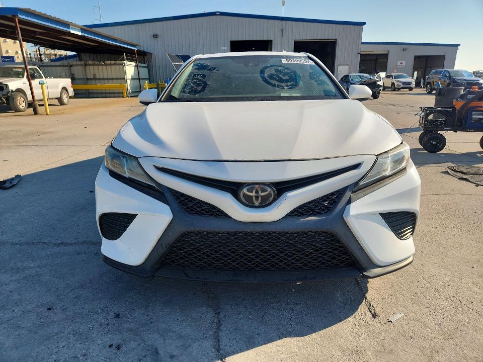2020 Toyota Camry მანქანა იყიდება აუქციონზე, vin: 4T1G11AK0LU326679, აუქციონის ნომერი: 69800526