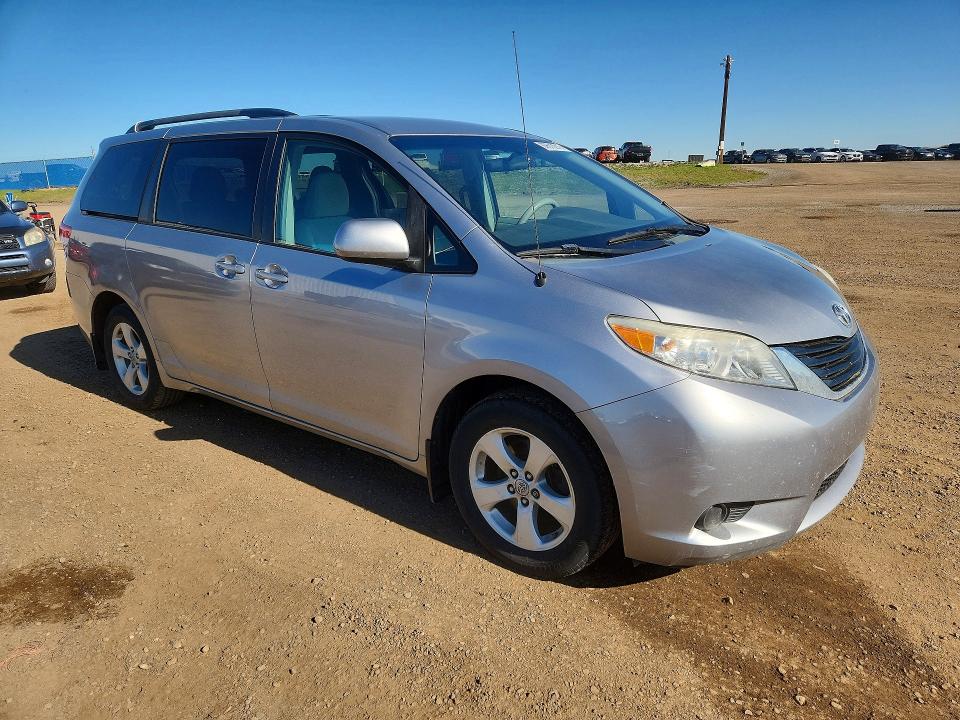 69613216 :رقم المزاد ، 5TDKA3DC6BS004453 vin ، 2011 Toyota Sienna مزاد بيع