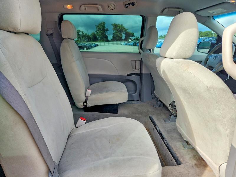 2011 Toyota Sienna მანქანა იყიდება აუქციონზე, vin: 5TDZK3DC4BS025040, აუქციონის ნომერი: 70353156