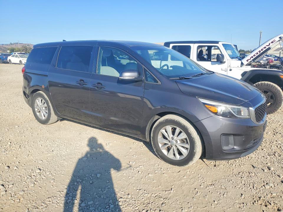 69995556 :رقم المزاد ، KNDMB5C15J6407100 vin ، 2018 Kia Sedona مزاد بيع