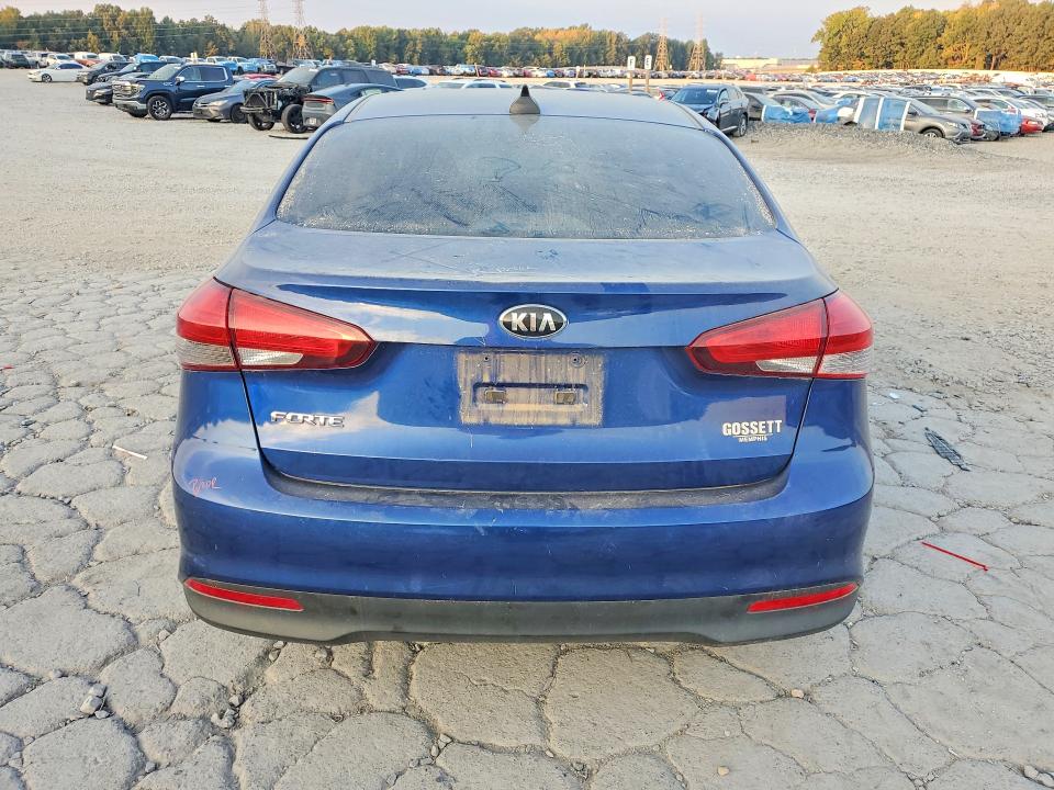 67651336 :رقم المزاد ، 3KPFK4A71JE181867 vin ، 2018 Kia Forte مزاد بيع