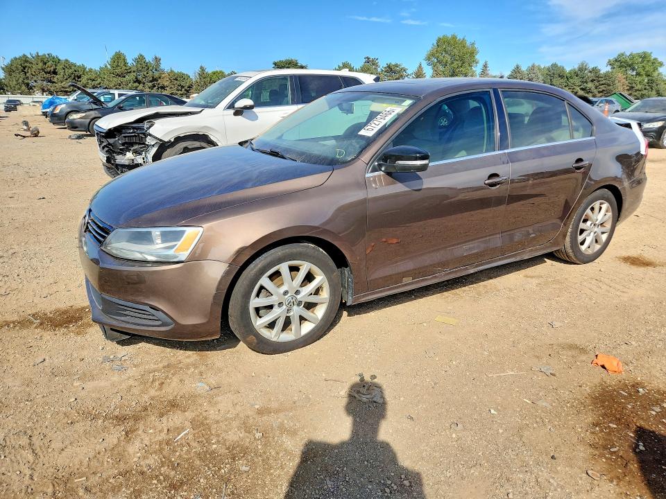 67279466 :رقم المزاد ، 3VWD07AJ6EM401801 vin ، 2014 Volkswagen Jetta مزاد بيع