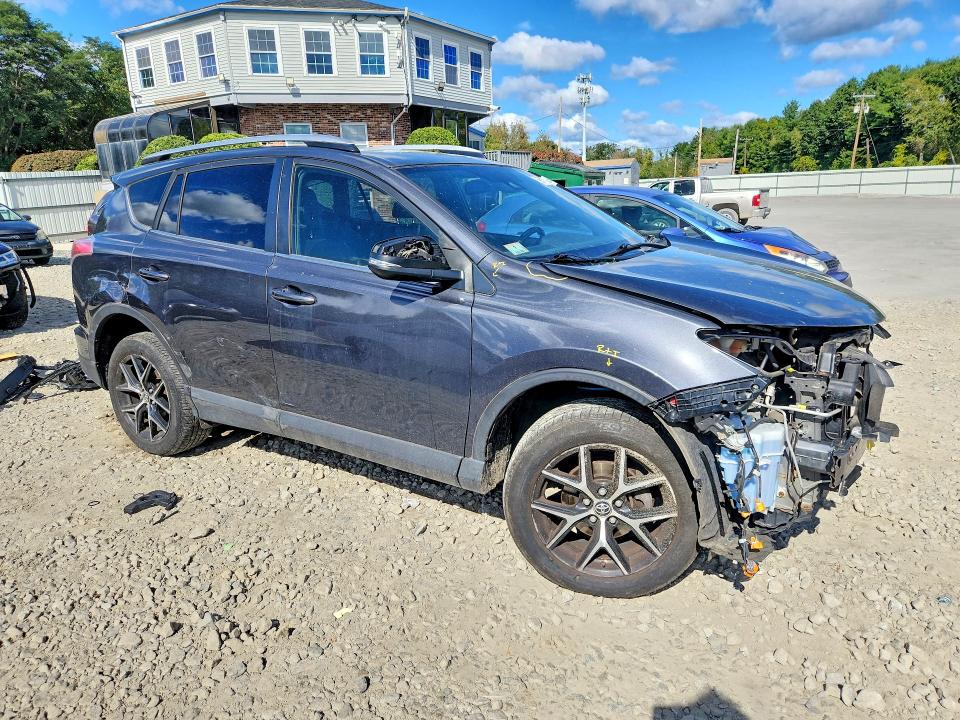 Продаж на аукціоні авто 2018 Toyota Rav4, vin: JTMJFREV7JJ743505, номер лоту: 69510856