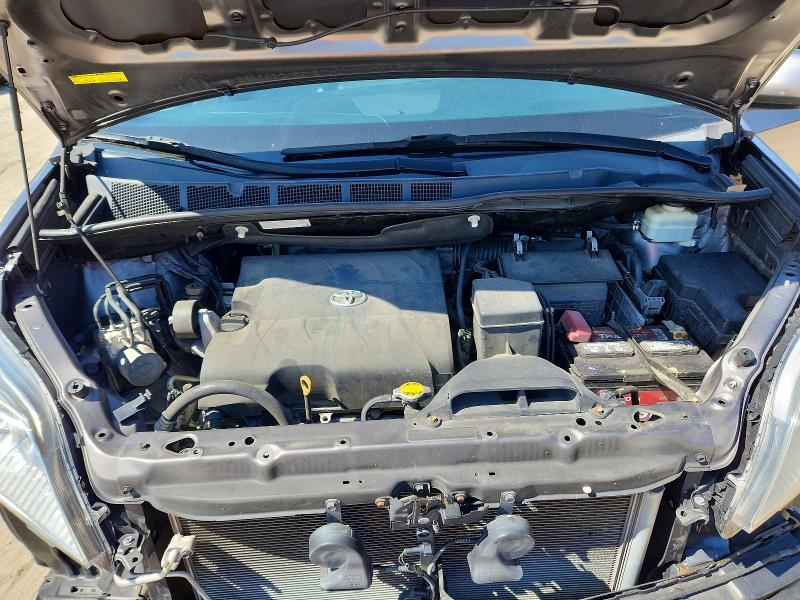 69177046 :رقم المزاد ، 5TDKK3DCXGS736492 vin ، 2016 Toyota Sienna مزاد بيع