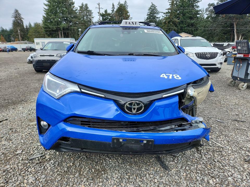 2017 Toyota Rav4 მანქანა იყიდება აუქციონზე, vin: 2T3RFREV9HW674105, აუქციონის ნომერი: 68405456