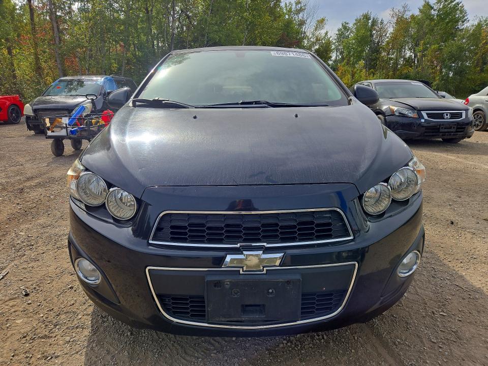 69871486 :رقم المزاد ، 1G1JC6SH1F4118120 vin ، 2015 Chevrolet Sonic مزاد بيع