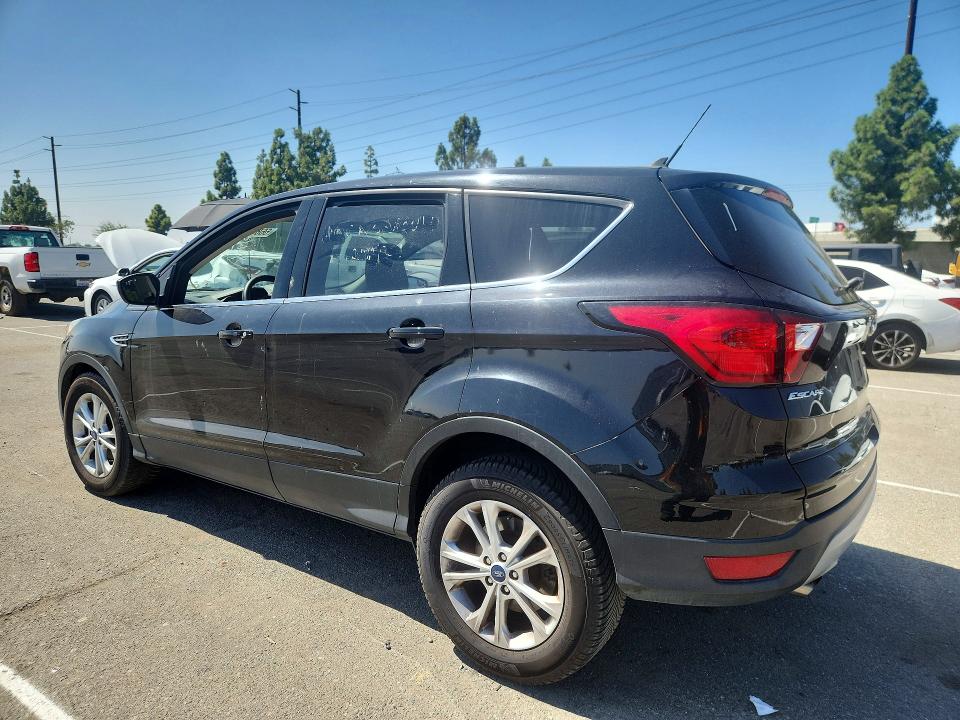 66852956 :رقم المزاد ، 1FMCU0GD1KUA41898 vin ، 2019 Ford Escape مزاد بيع