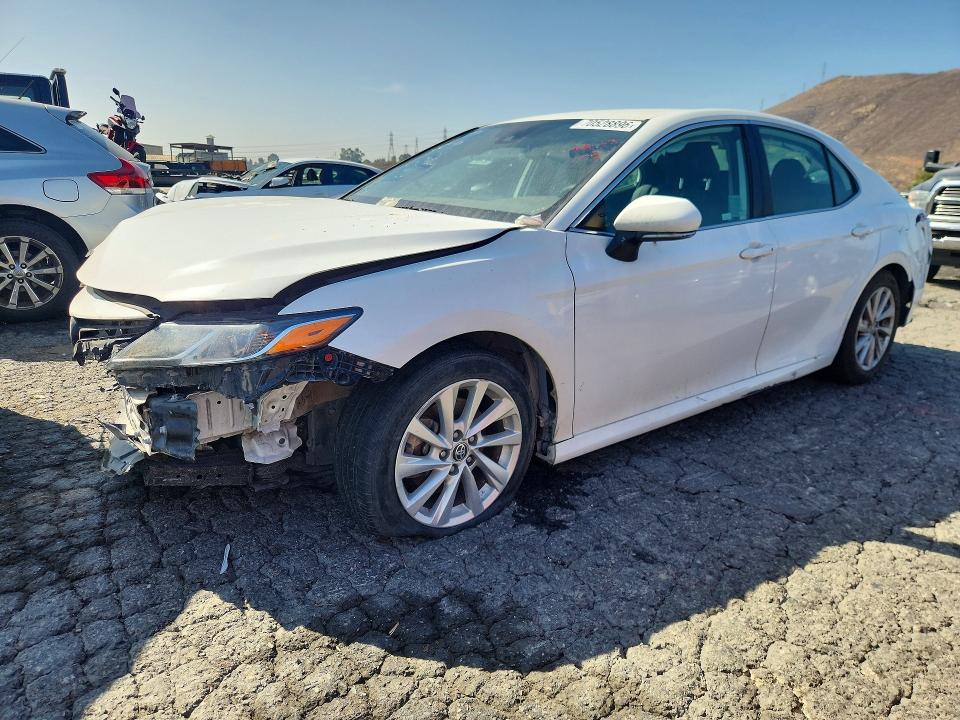 70528896 :رقم المزاد ، 4T1R11AK7MU435781 vin ، 2021 Toyota Camry مزاد بيع