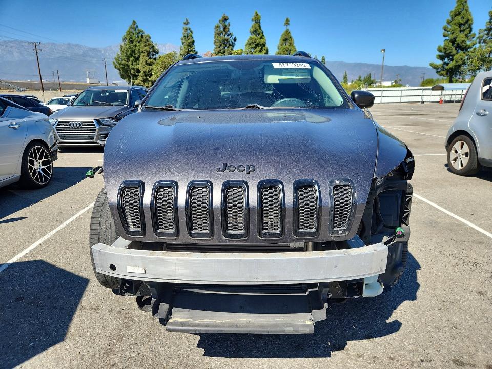 68779246 :رقم المزاد ، 1C4PJLCB6JD588393 vin ، 2018 Jeep Cherokee مزاد بيع