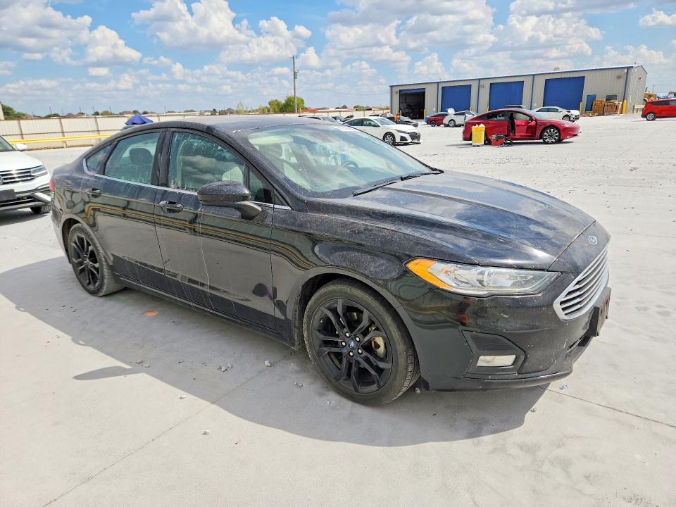 68240946 :رقم المزاد ، 3FA6P0HDXKR231686 vin ، 2019 Ford Fusion مزاد بيع