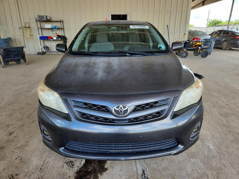 70749896 :رقم المزاد ، JTDBU4EE8C9178571 vin ، 2012 Toyota Corolla مزاد بيع