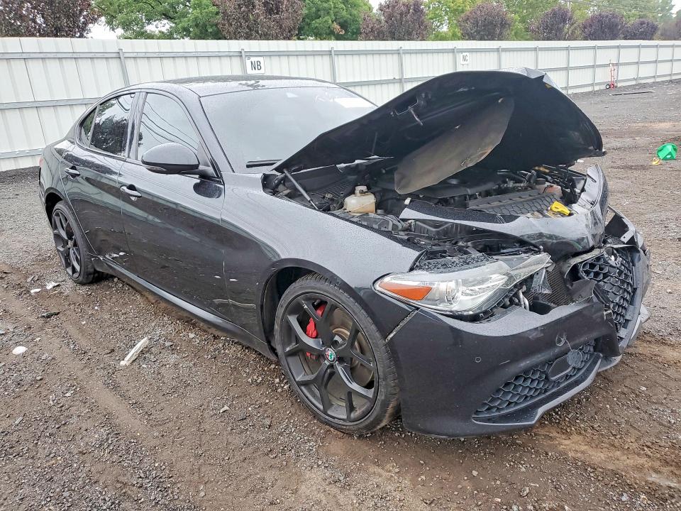 67094426 :رقم المزاد ، ZARFAEEN3J7597622 vin ، 2018 Alfa Romeo Giulia مزاد بيع