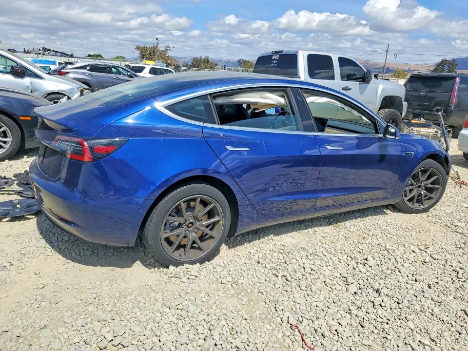 67497016 :رقم المزاد ، 5YJ3E1EA7JF160952 vin ، 2018 Tesla Model 3 مزاد بيع
