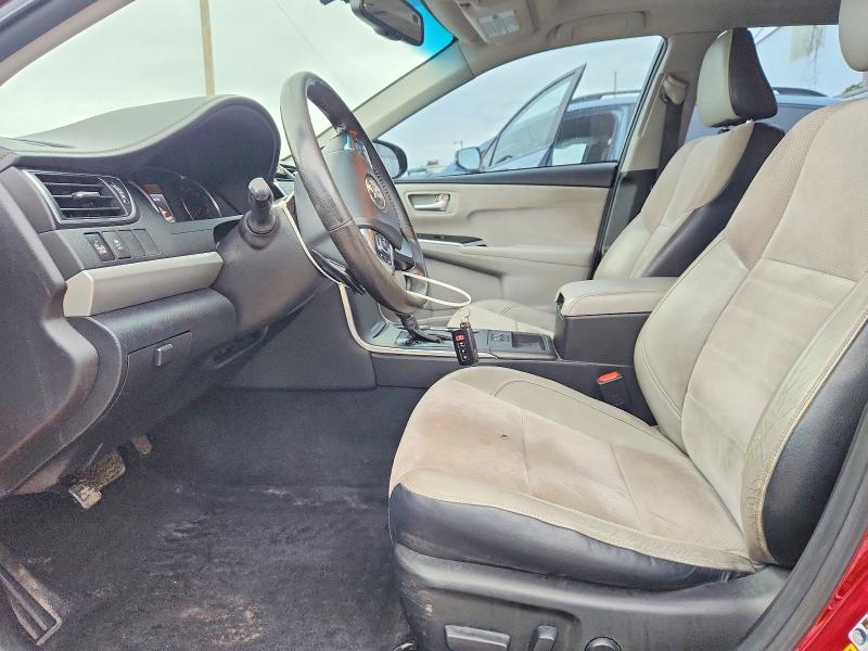 68422756 :رقم المزاد ، 4T1BF1FK6FU882570 vin ، 2015 Toyota Camry مزاد بيع