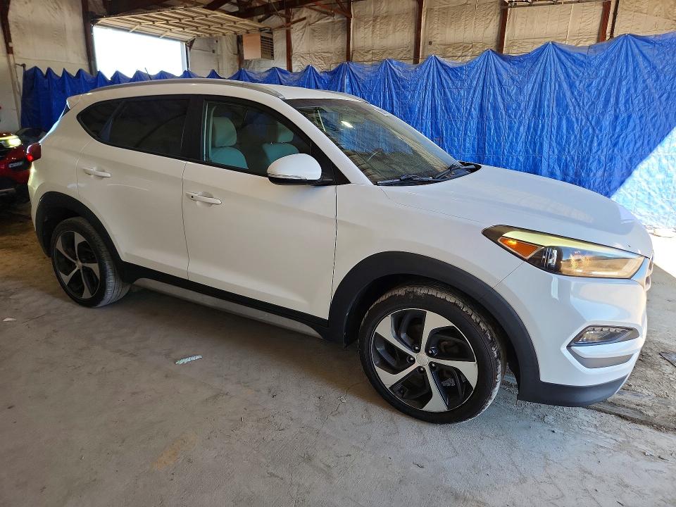 2017 Hyundai Tucson მანქანა იყიდება აუქციონზე, vin: KM8J3CA25HU400827, აუქციონის ნომერი: 70801116