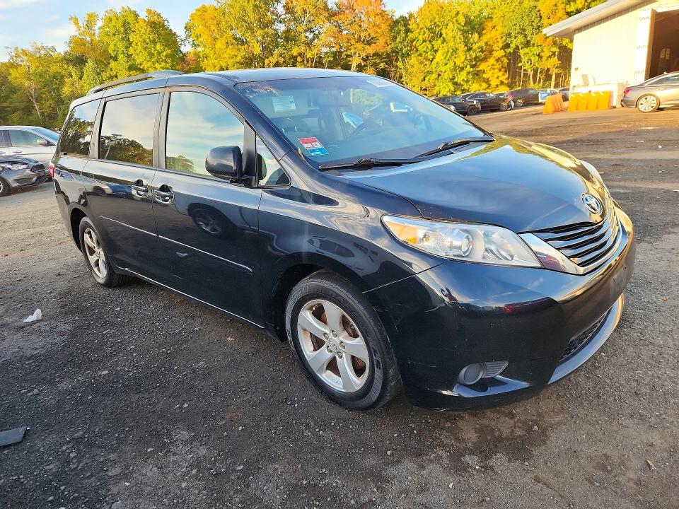 2017 Toyota Sienna მანქანა იყიდება აუქციონზე, vin: 5TDKZ3DCXHS816680, აუქციონის ნომერი: 70889946