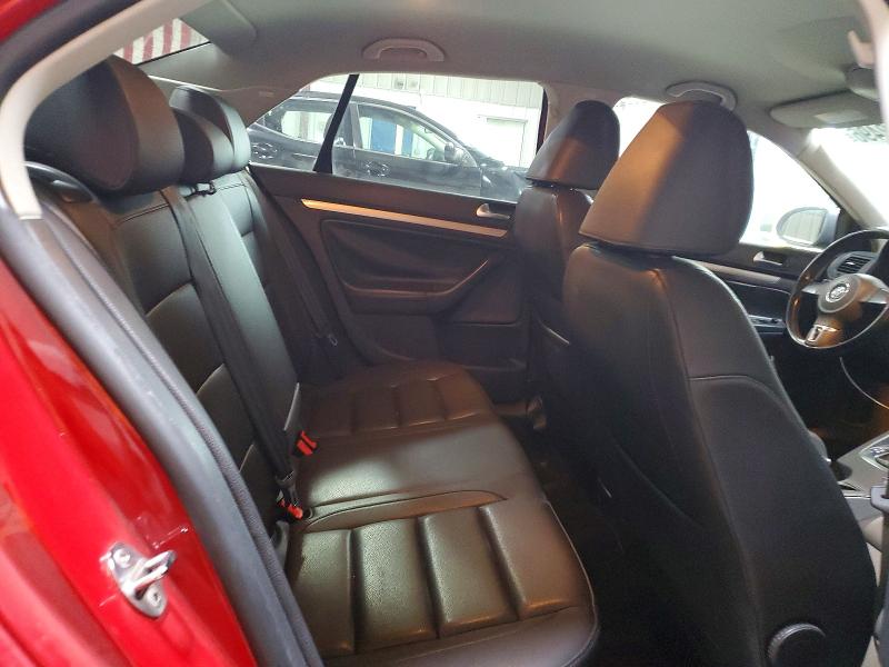 69352496 :رقم المزاد ، 3VWAX7AJ8AM112296 vin ، 2010 Volkswagen Jetta مزاد بيع