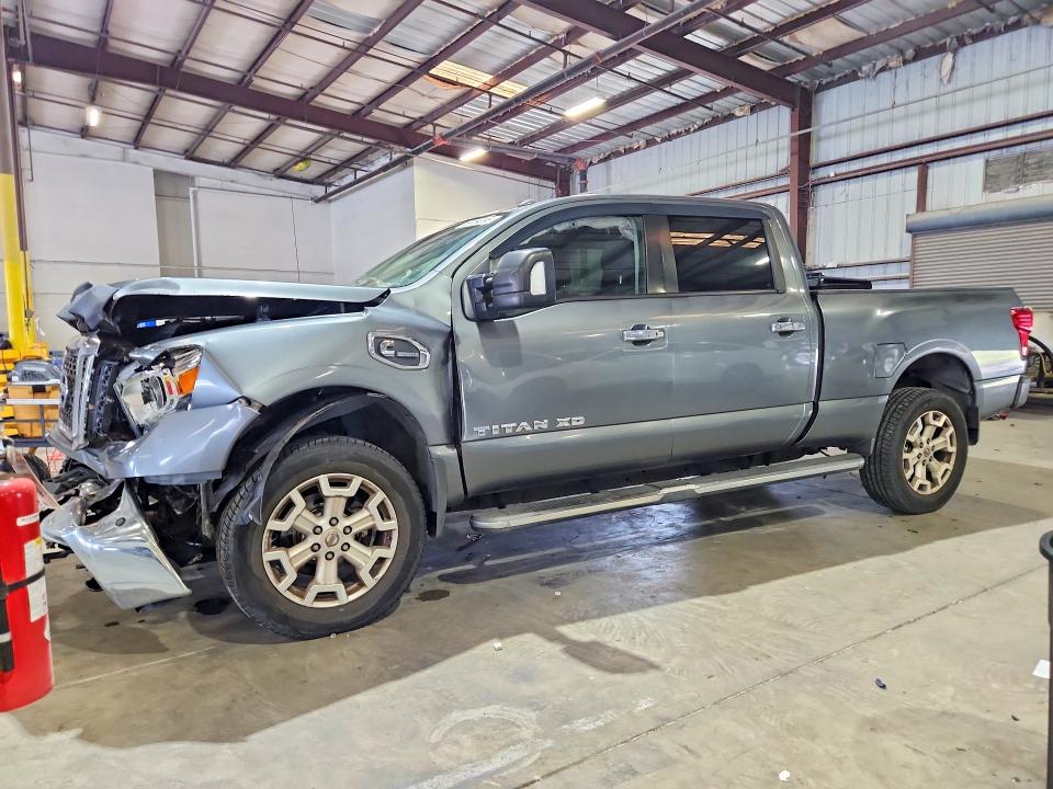 69154096 :رقم المزاد ، 1N6BA1F22HN515677 vin ، 2017 Nissan Titan Xd مزاد بيع