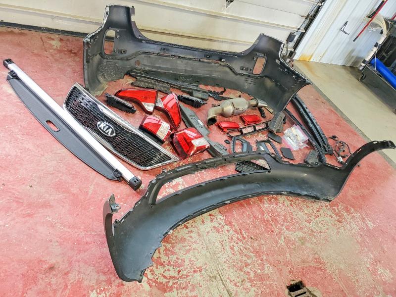 2014 Kia Sorento მანქანა იყიდება აუქციონზე, vin: 5XYKTCA61EG530919, აუქციონის ნომერი: 67671046