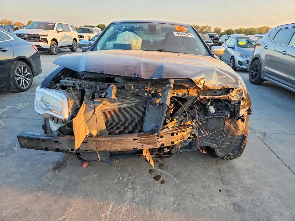 69334346 :رقم المزاد ، 2C3CCAAG9KH661180 vin ، 2019 Chrysler 300 مزاد بيع