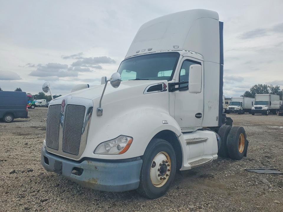 69941886 :رقم المزاد ، 1XKYA48X7FJ403375 vin ، 2015 Kenworth T680 مزاد بيع