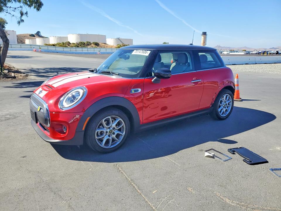 Продажа на аукционе авто 2021 Mini Cooper, vin: WMWXP3C05M2N34089, номер лота: 70147606
